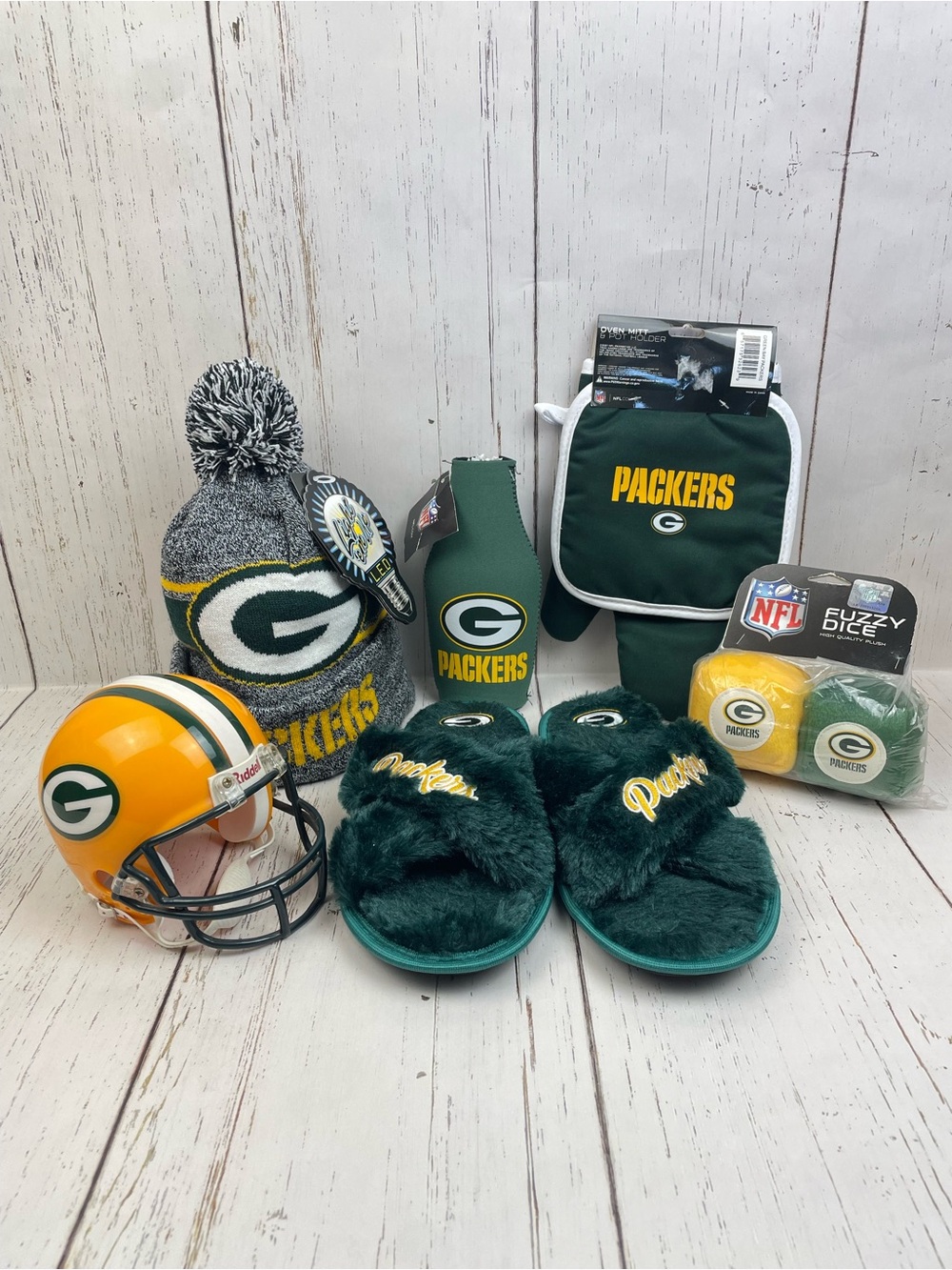 NFL Green Bay Packers Mini Helmet‎ & Accessory Set
